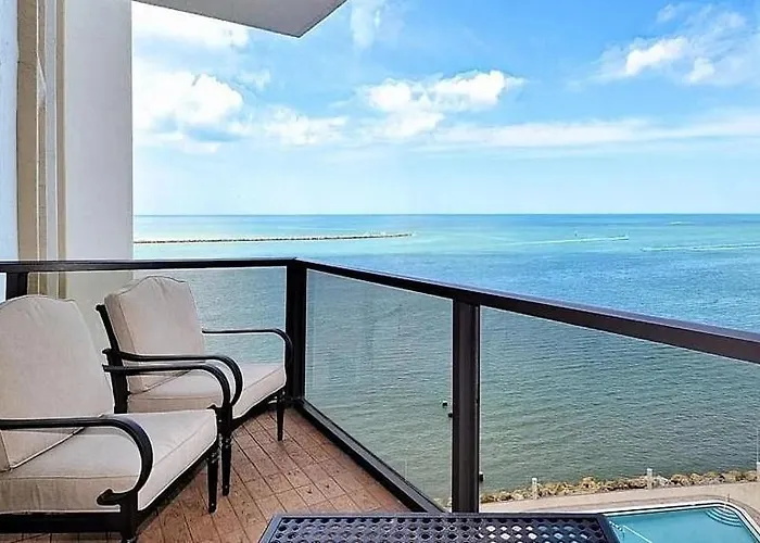 Gulf View Escape Steps From Clearwater Apartamento *